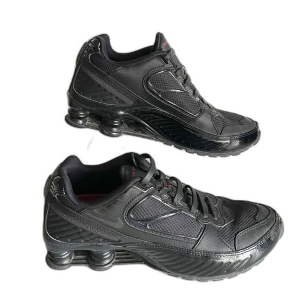 Nike Shox Enigma sneakers in black. Women’s size 9